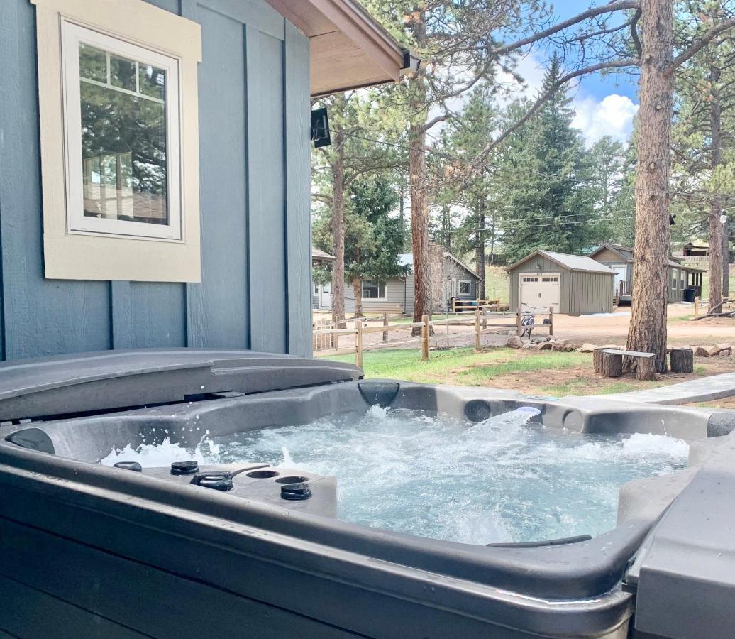 Black Bear Cabin With Hot Tub Woodland Park Buitenkant foto